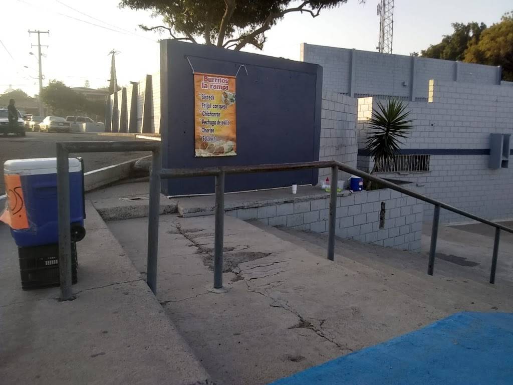 Burritos la rampa | restaurant | Avenida Circunvalación 305, Los Alamos, 22110 Tijuana, B.C., Mexico | 016641268354 OR +52 664 126 8354