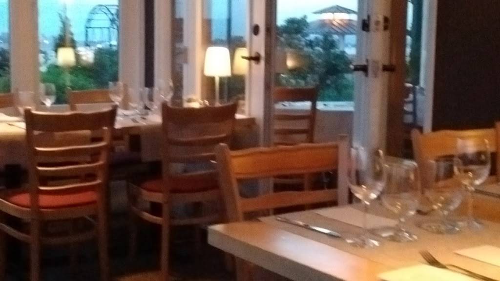 Auberge La Goéliche | restaurant | 22 Rue du Quai, Sainte-Pétronille, QC G0A 4C0, Canada | 4188282248 OR +1 418-828-2248