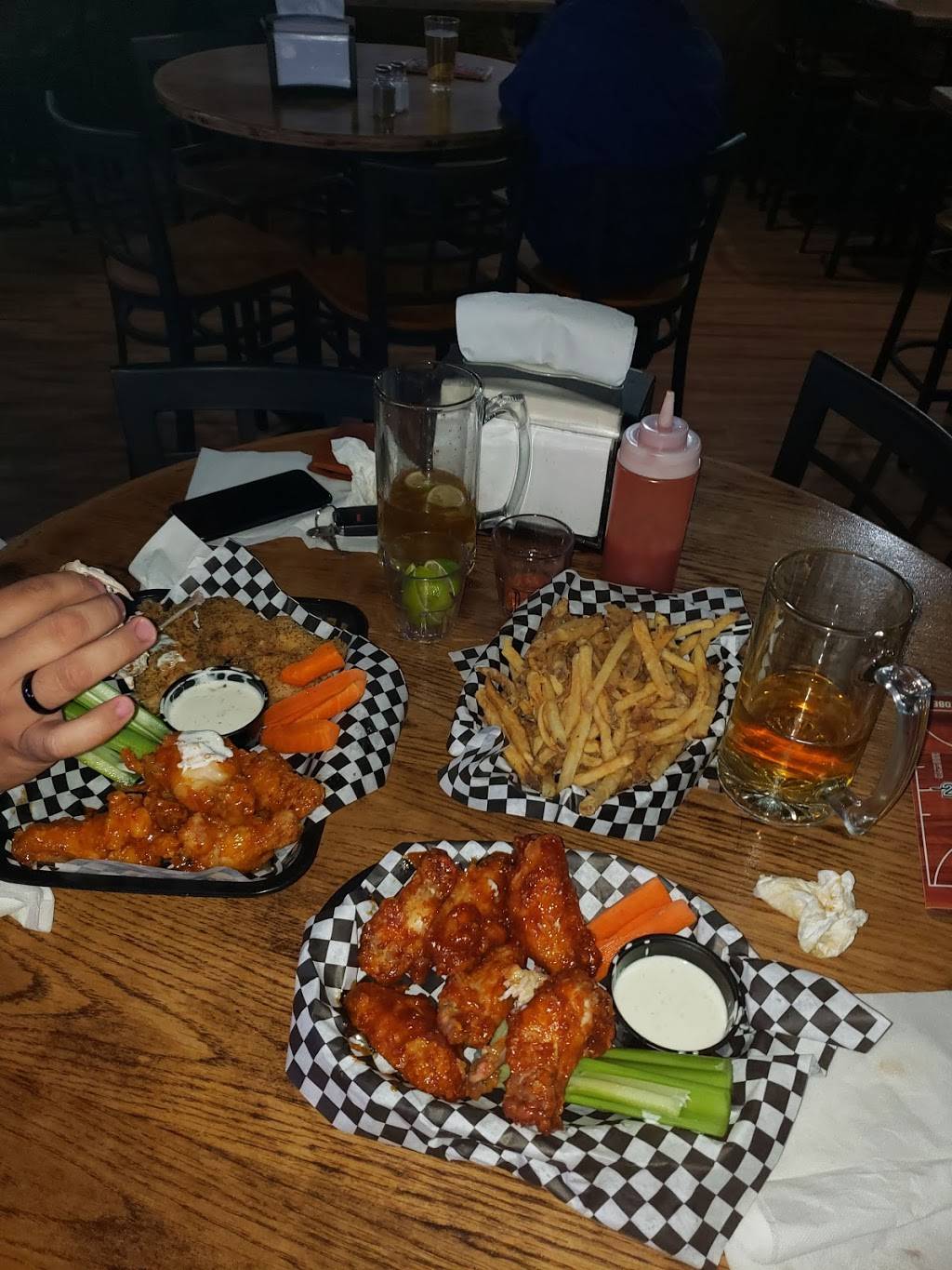 210 Sports Cantina & Grill | night club | 1946 SW Military Dr, San Antonio, TX 78221, USA | 2109329467 OR +1 210-932-9467