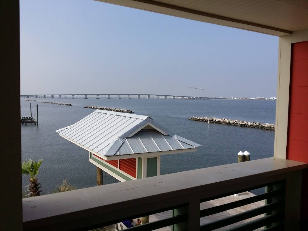 Hurricane Hole | restaurant | 1851 LA-1, Grand Isle, LA 70358, USA | 9857873663 OR +1 985-787-3663