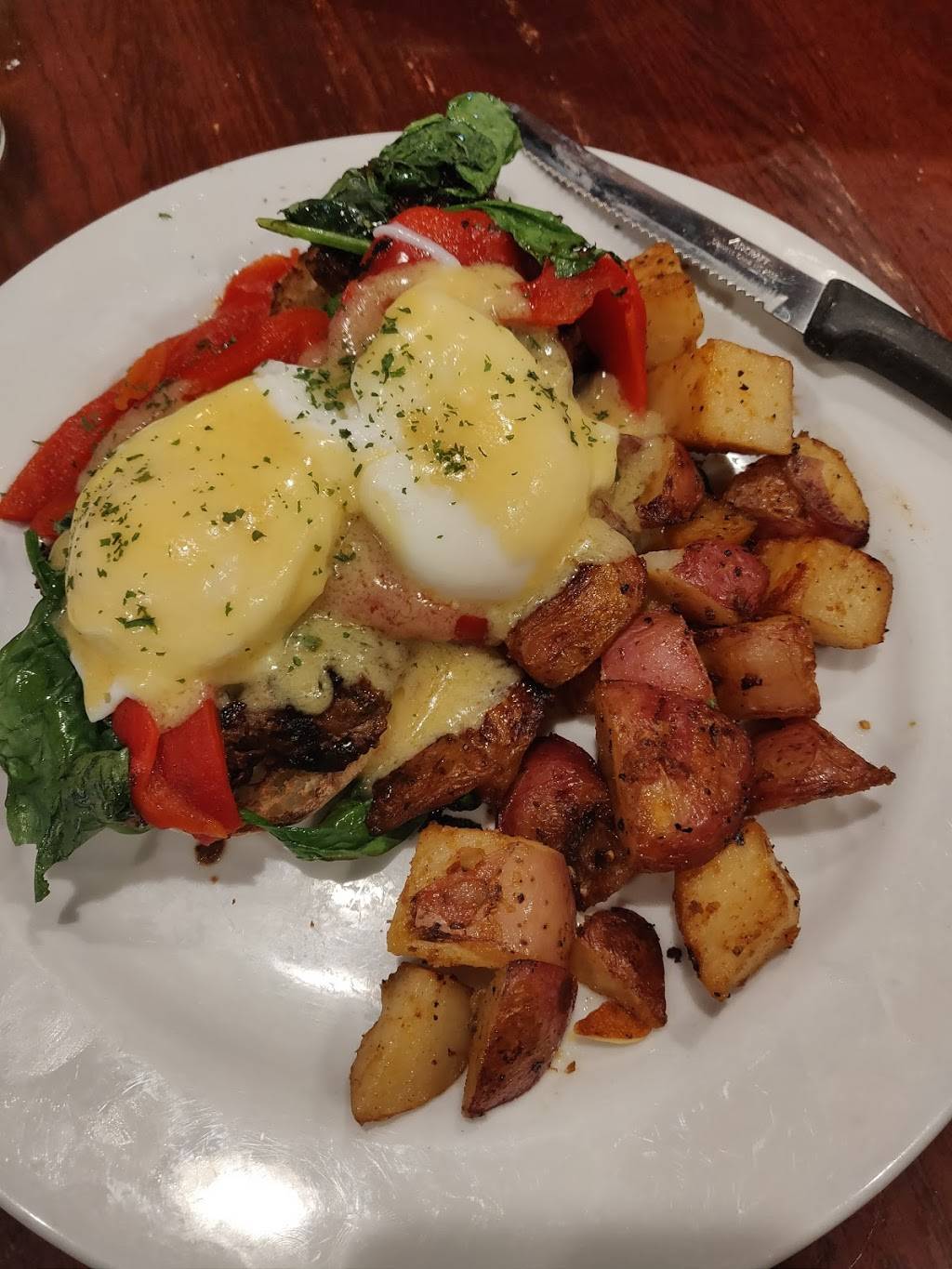 Aprils Restaurant Pub & Grill | restaurant | 41 Buffum St, Lynn, MA 01902, USA | 7817806968 OR +1 781-780-6968