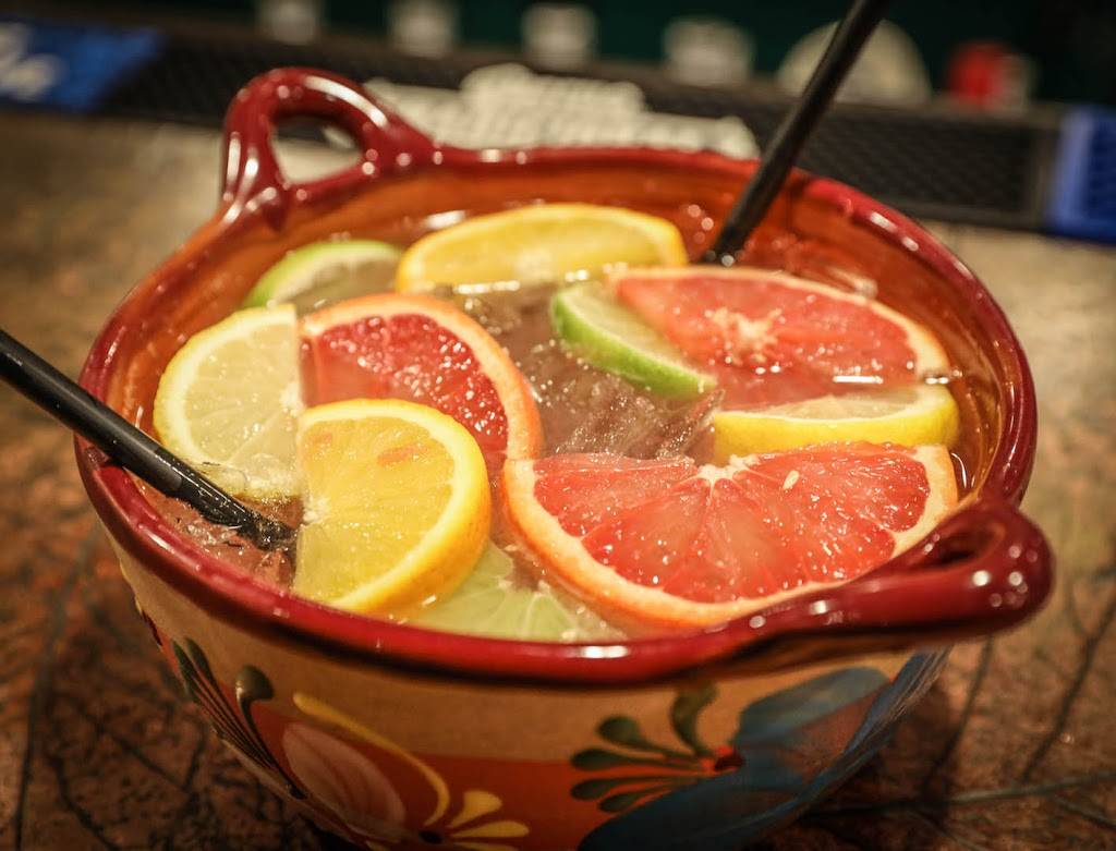 Jorges El Tapatio | restaurant | 572 W 11th St, Tracy, CA 95376, USA | 2098329000 OR +1 209-832-9000