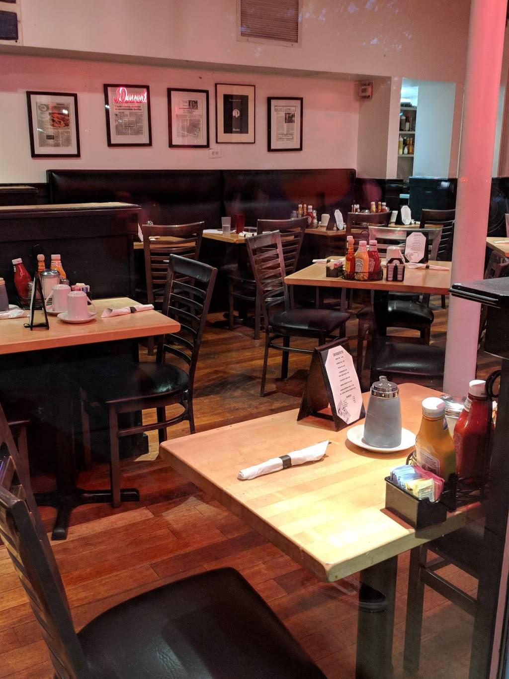 Clarkes | restaurant | 720 Clark St, Evanston, IL 60201, USA | 8478641610 OR +1 847-864-1610