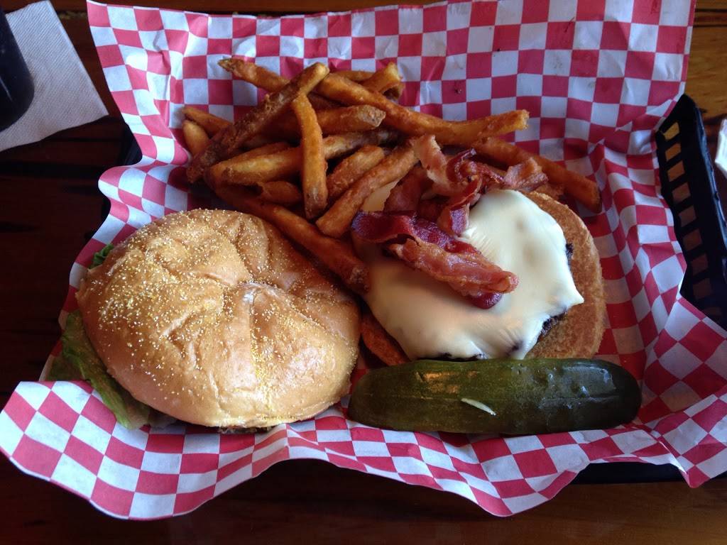 Mr Manatees Casual Grille | restaurant | 30 Royal Palm Pt., Vero Beach, FL 32960, USA | 7725699151 OR +1 772-569-9151