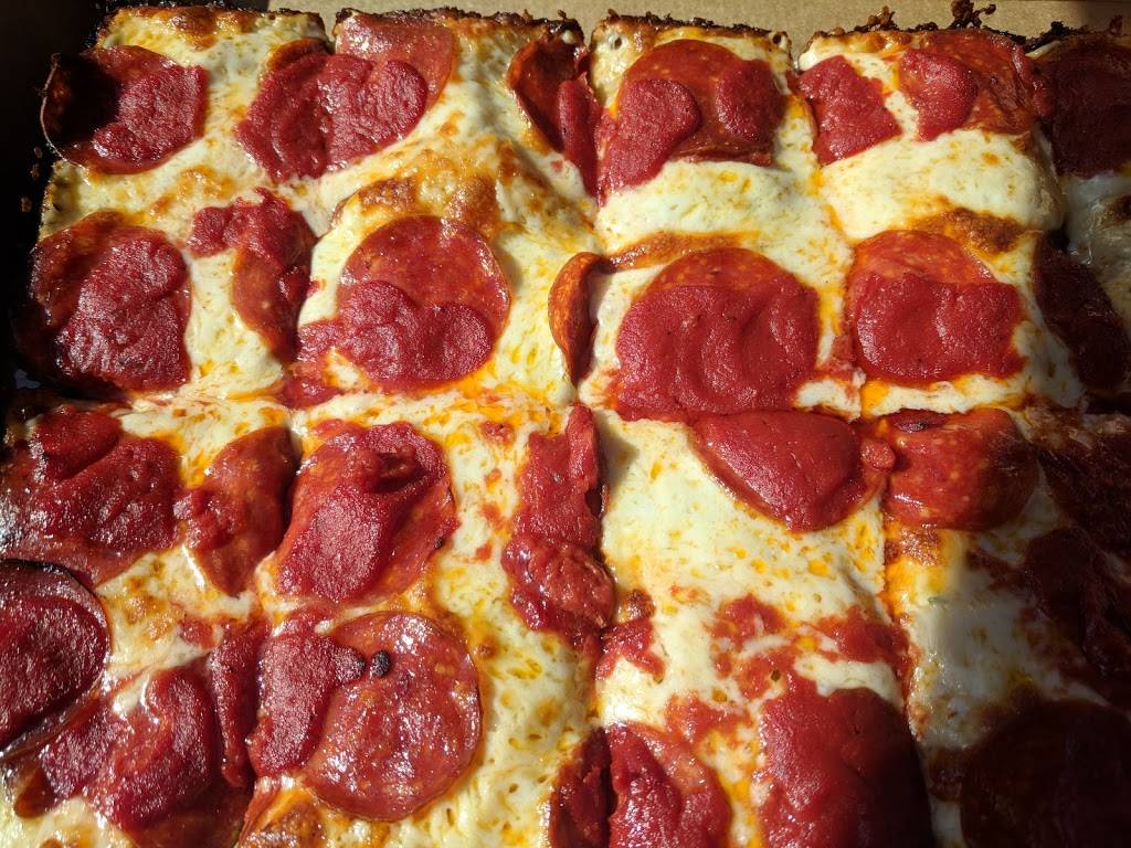 Cloverleaf Pizza | restaurant | 15670 13 Mile Rd, Roseville, MI 48066, USA | 5867710180 OR +1 586-771-0180