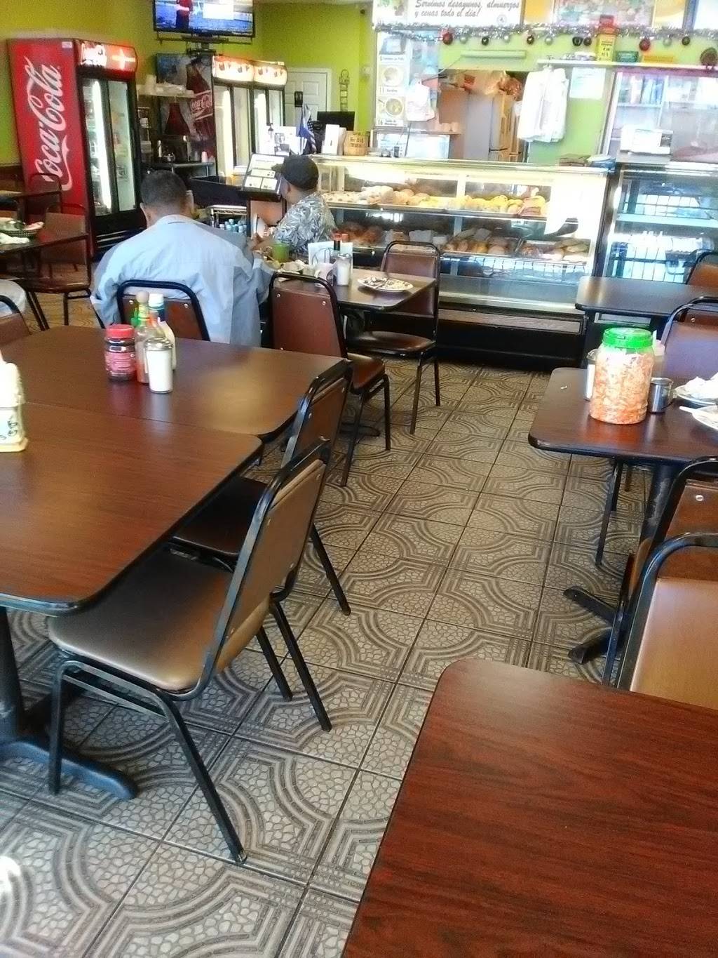 Panaderia Pupuseria Renderos | restaurant | 12665 Veterans Memorial Dr, Houston, TX 77014, USA | 2815830955 OR +1 281-583-0955