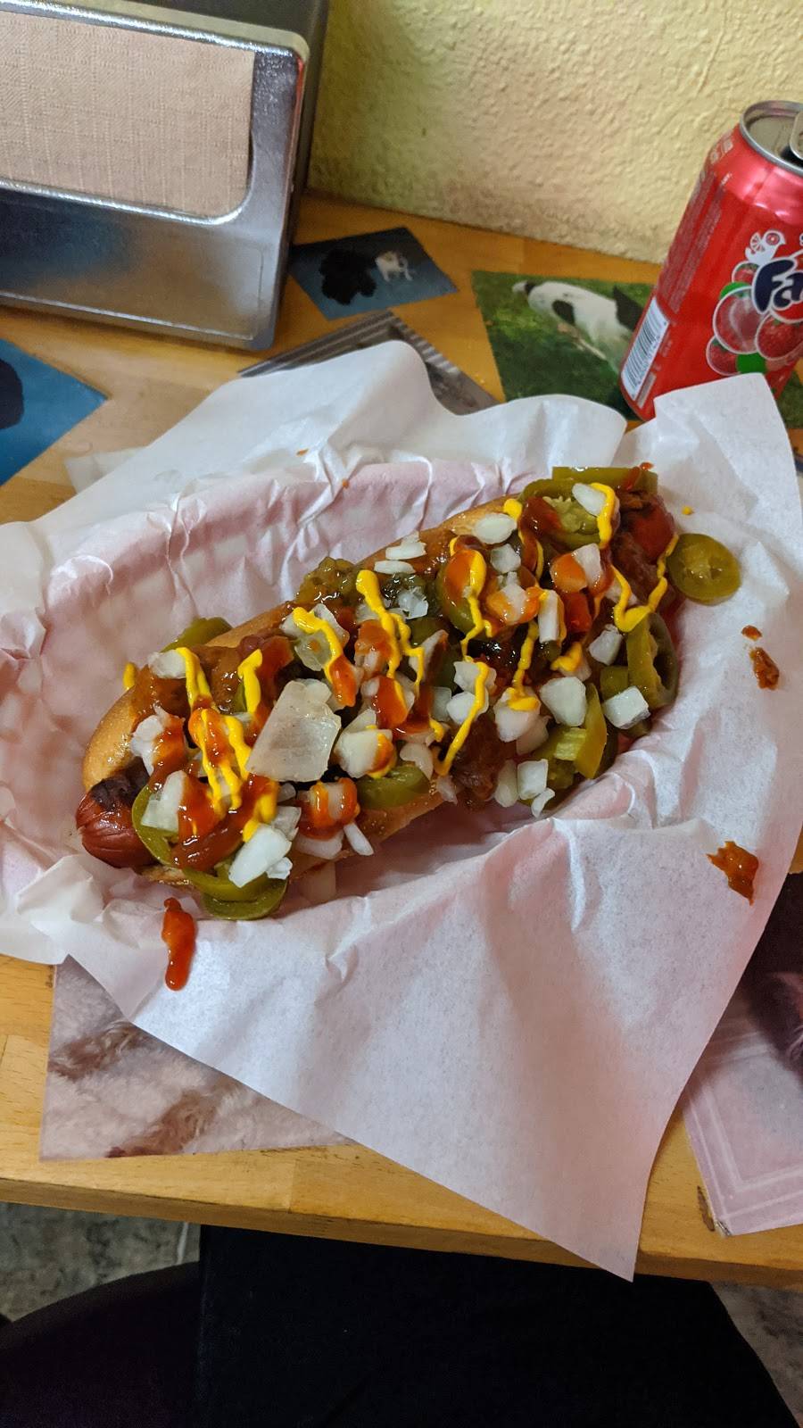 Des Moines DogHouse | meal takeaway | 22302 Marine View Dr S, Des Moines, WA 98198, USA | 2068241794 OR +1 206-824-1794