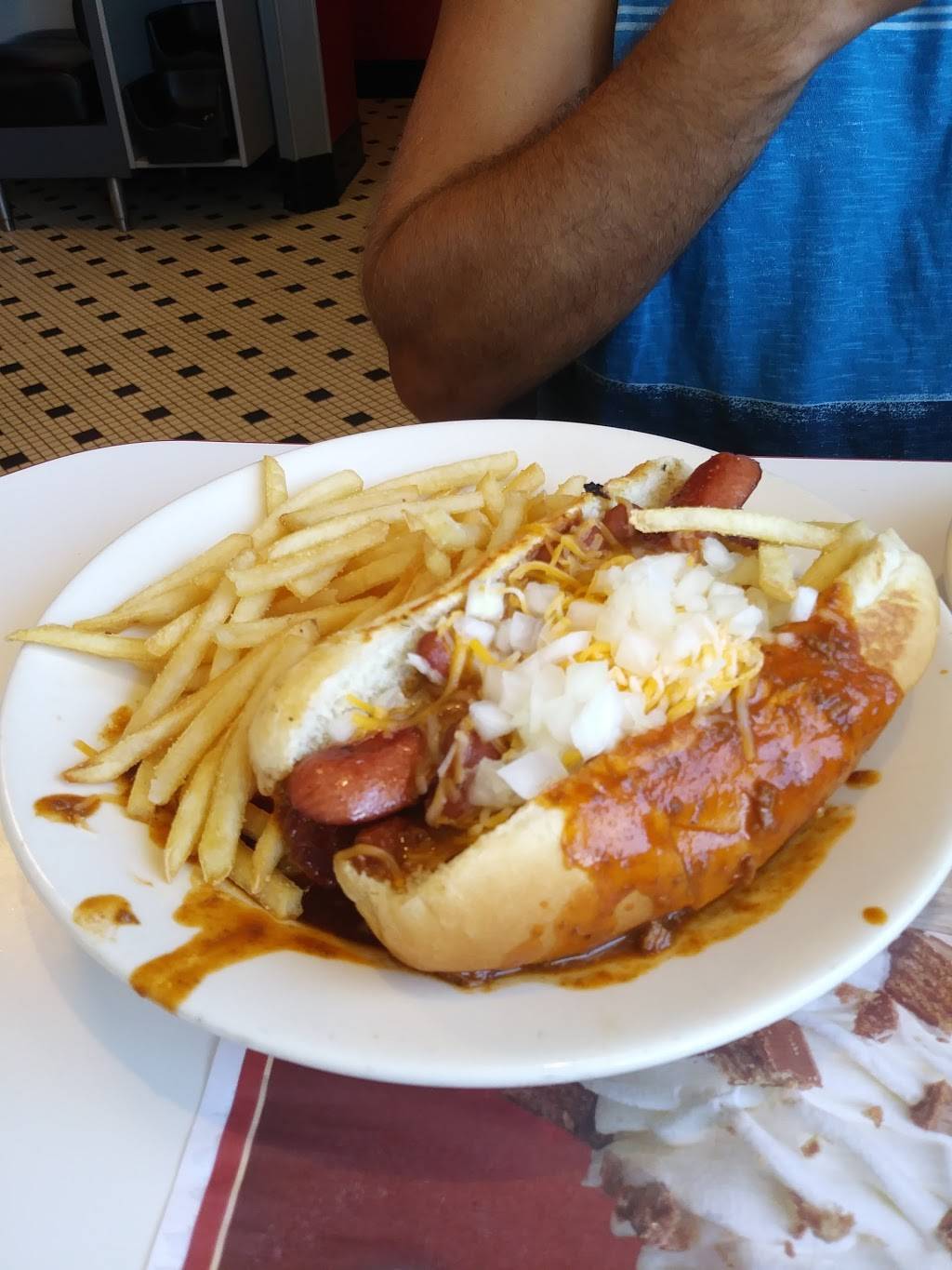 Steak n Shake | restaurant | 831 Clepper Ln, Cincinnati, OH 45245, USA | 5139430990 OR +1 513-943-0990