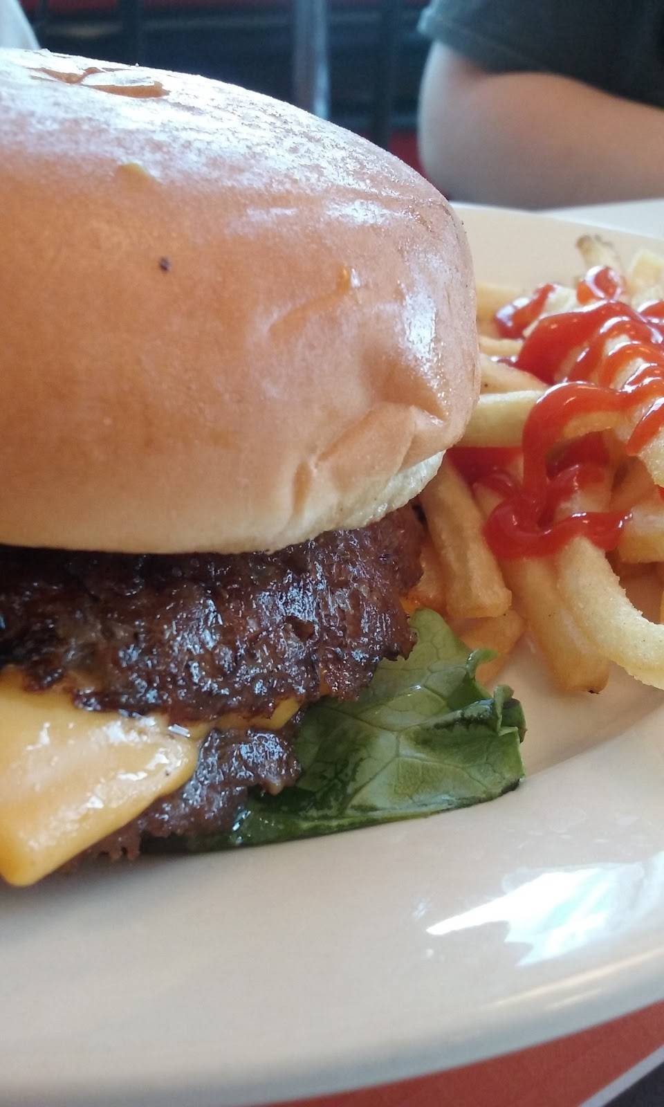 Steak n Shake | restaurant | 1134 W E Pearce Blvd, Wentzville, MO 63385, USA | 6366395253 OR +1 636-639-5253