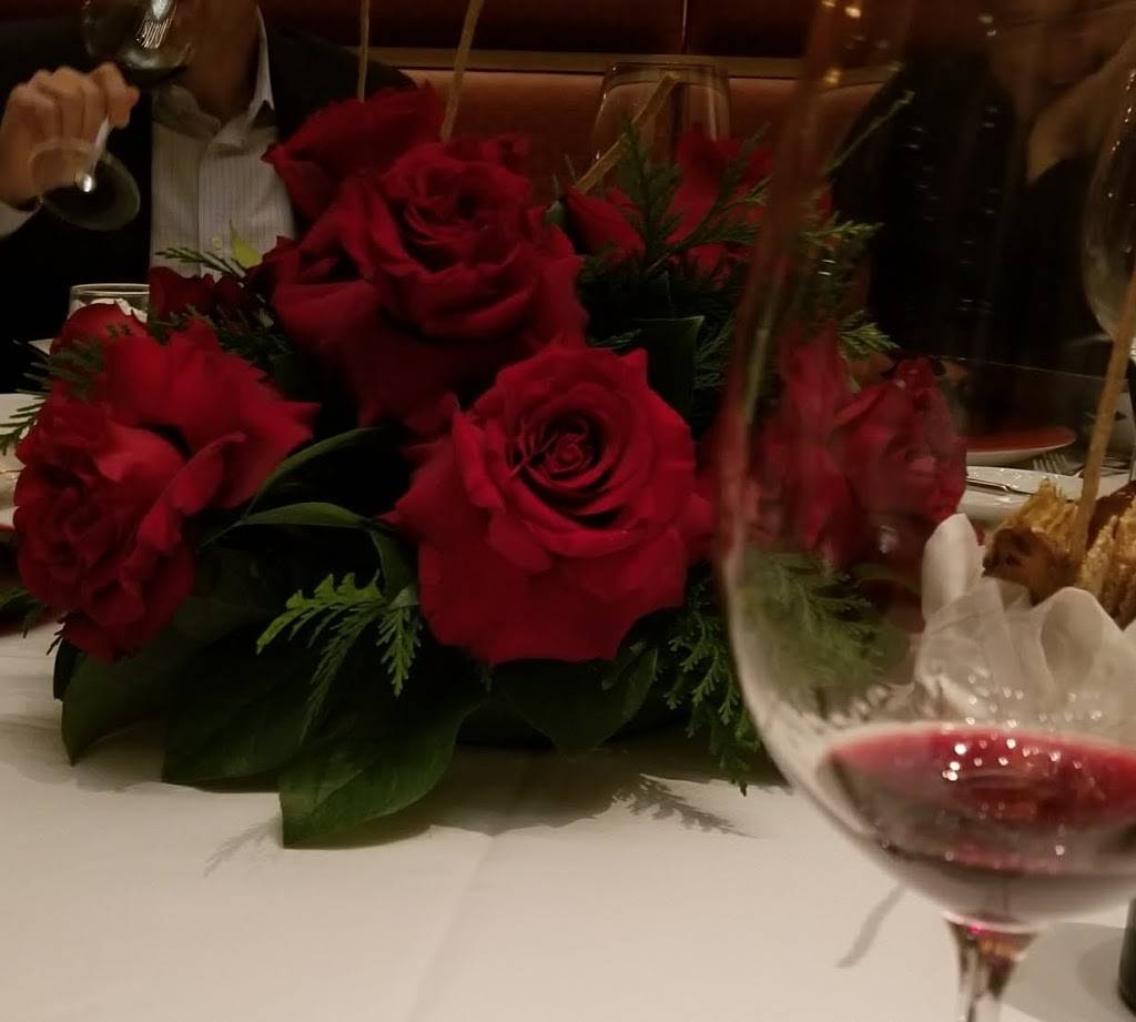 Tonys | restaurant | 3755 Richmond Ave, Houston, TX 77046, USA | 7136226778 OR +1 713-622-6778