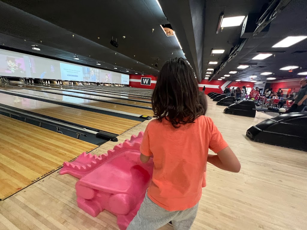 Bowlero Dale City | restaurant | 4304 Dale Blvd, Woodbridge, VA 22193, USA | 7036702111 OR +1 703-670-2111