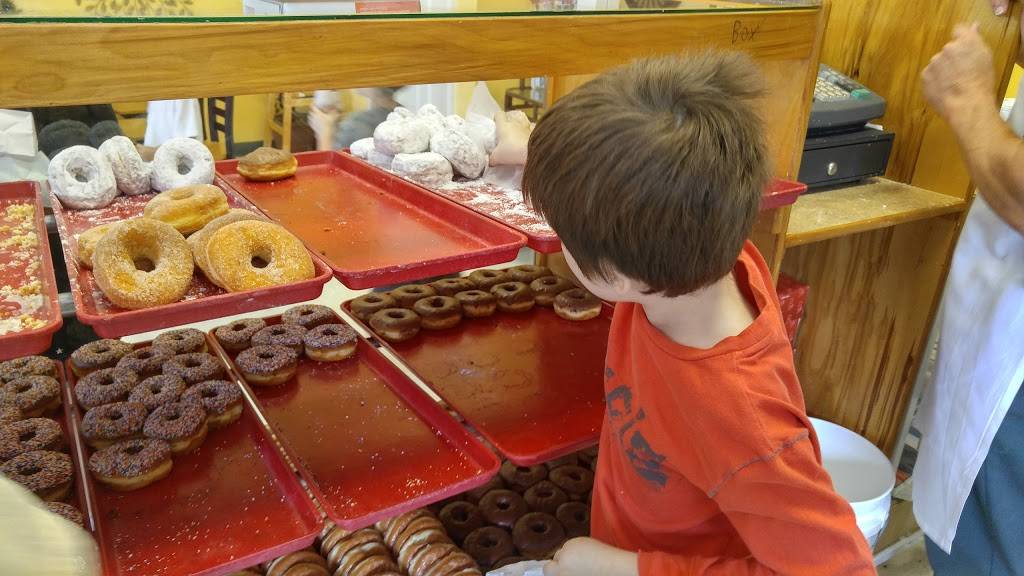 Donut King | bakery | 1660 Girod St, Mandeville, LA 70448, USA | 9859518531 OR +1 985-951-8531