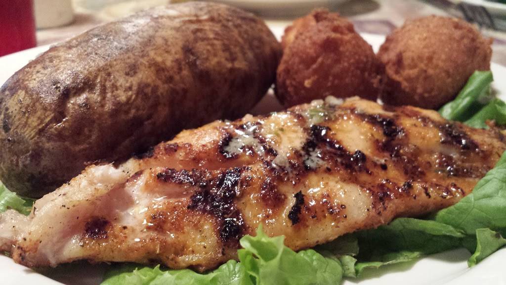 The Catfish Place | restaurant | 311 S Forest Ave, Apopka, FL 32703, USA | 4078897980 OR +1 407-889-7980