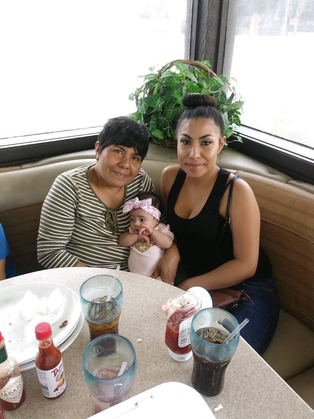 Yum Yum Restaurant | restaurant | 1303, 541 N D St, San Bernardino, CA 92401, USA | 9098850150 OR +1 909-885-0150