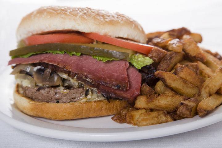 Main Deli - Smoked Meat - Steak - Poutine | restaurant | 3864 Boul St-Laurent, Montréal, QC H2W 1Y2, Canada | 5148438126 OR +1 514-843-8126