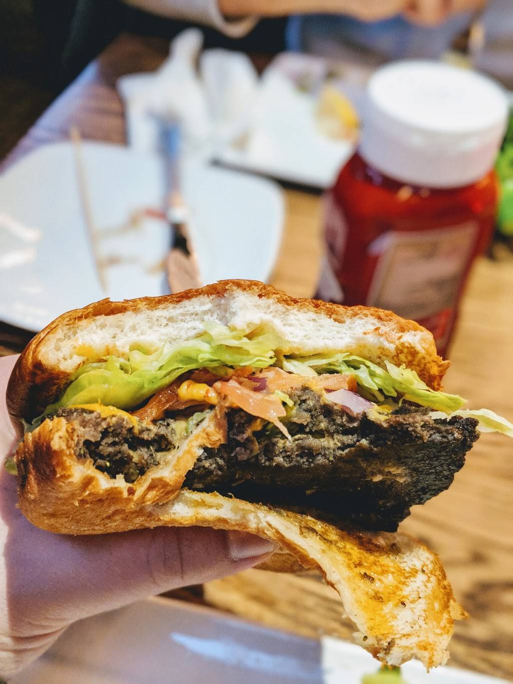 State & Main Kitchen & Bar | restaurant | 14760 Yonge St, Aurora, ON L4G 7H8, Canada | 9055037900 OR +1 905-503-7900