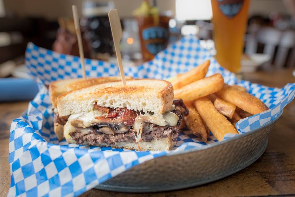 Café Bavaria | restaurant | 7700 Harwood Ave, Wauwatosa, WI 53213, USA | 4142717700 OR +1 414-271-7700