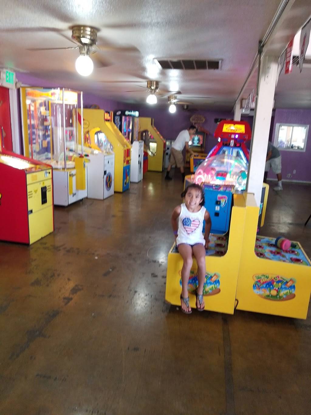 Time Out Pizza & Fun Center | restaurant | 110 S Mooney Blvd, Tulare, CA 93274, USA | 5596850322 OR +1 559-685-0322