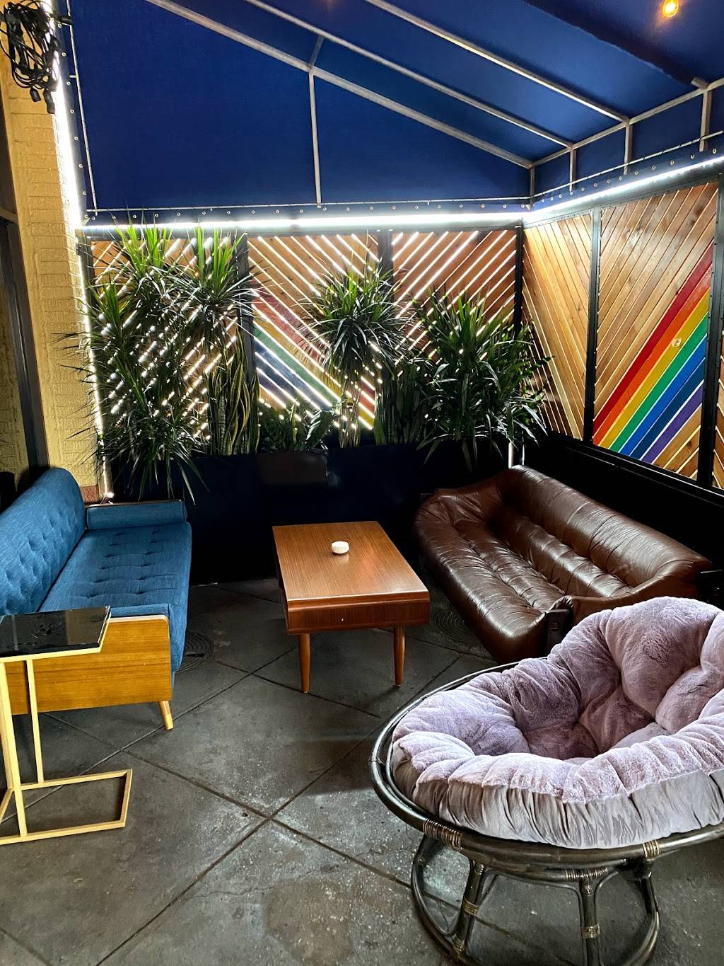 Roy G’s | restaurant | 4001 Cedar Springs Rd, Dallas, TX 75219, USA | 2142727127 OR +1 214-272-7127