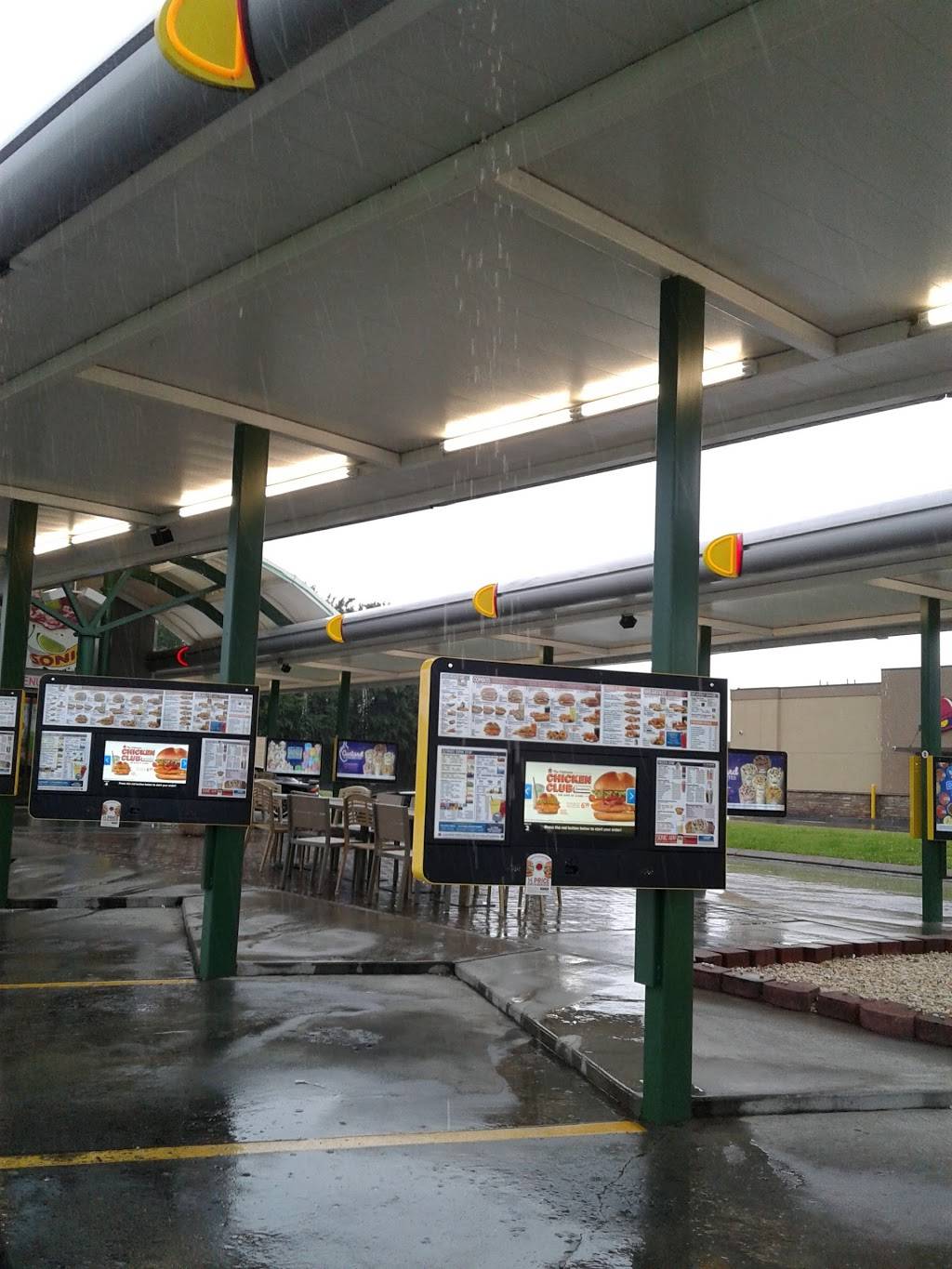 Sonic Drive-In | restaurant | 1003 W Elk Ave, Elizabethton, TN 37643, USA | 4235470084 OR +1 423-547-0084