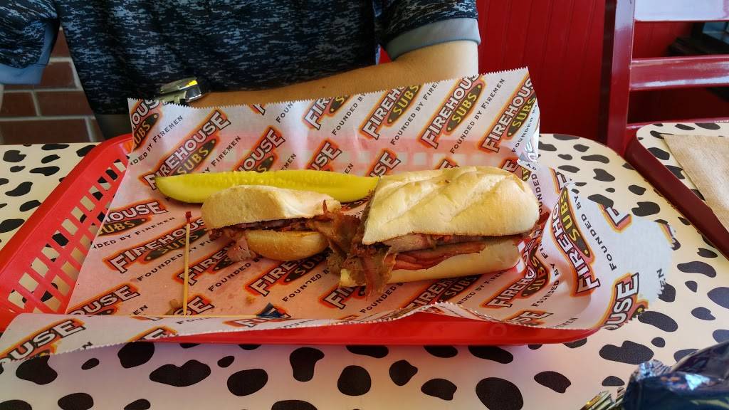 Firehouse Subs | meal delivery | 272 Danada Square W, Wheaton, IL 60189, USA | 6302210101 OR +1 630-221-0101