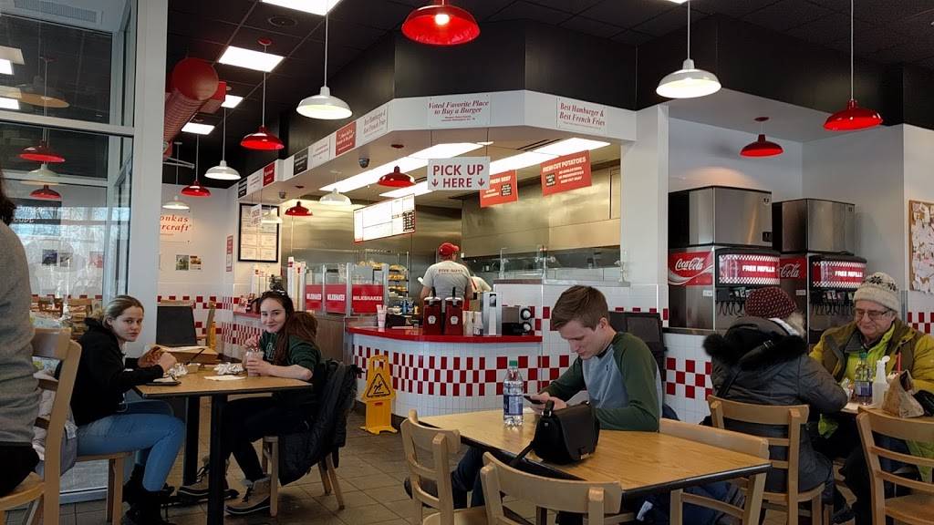 Five Guys | meal takeaway | 324 W Hunt Club Rd, Nepean, ON K2E 1A6, Canada | 6137305555 OR +1 613-730-5555