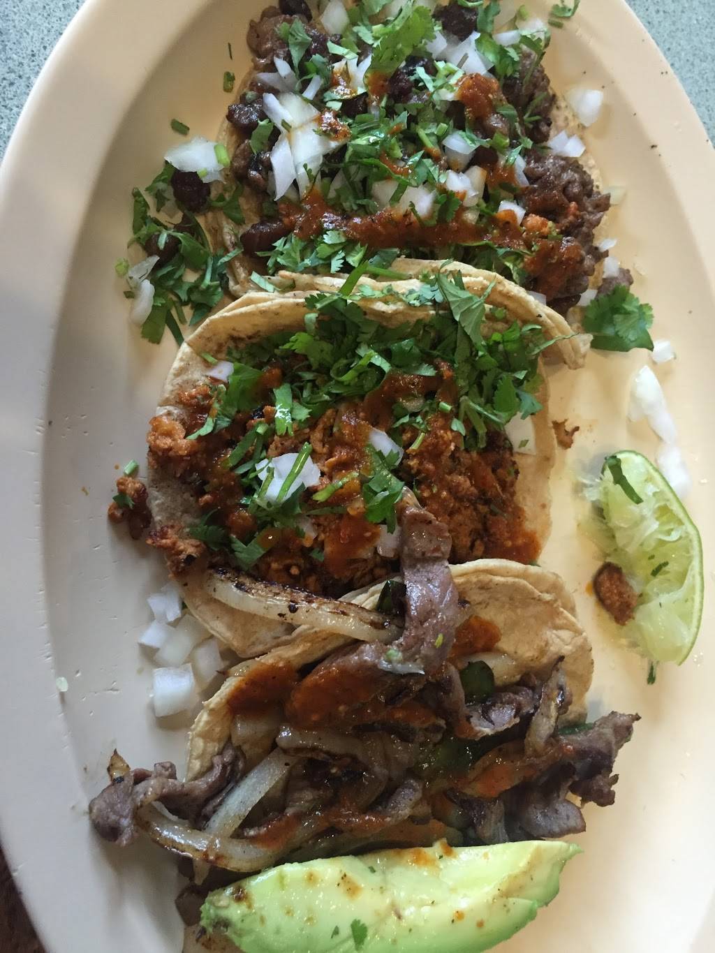 Taqueria El Porton | restaurant | 901 N Main St, Bloomington, IL 61701, USA | 3098201625 OR +1 309-820-1625
