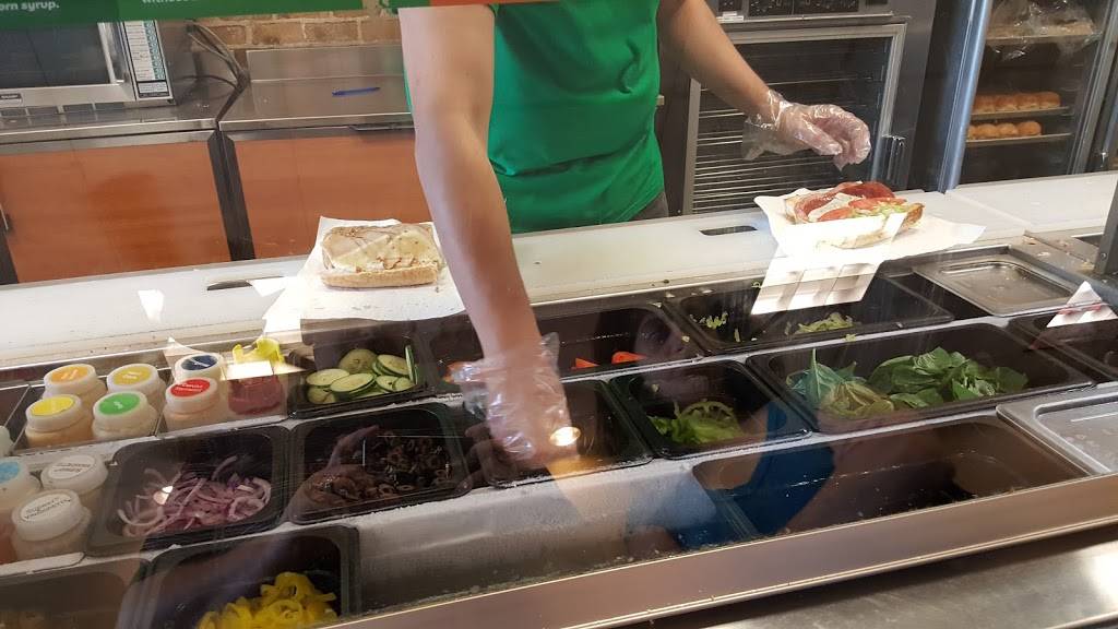Subway Restaurants | restaurant | 493 S Weber Rd, Bolingbrook, IL 60490, USA | 6306792260 OR +1 630-679-2260