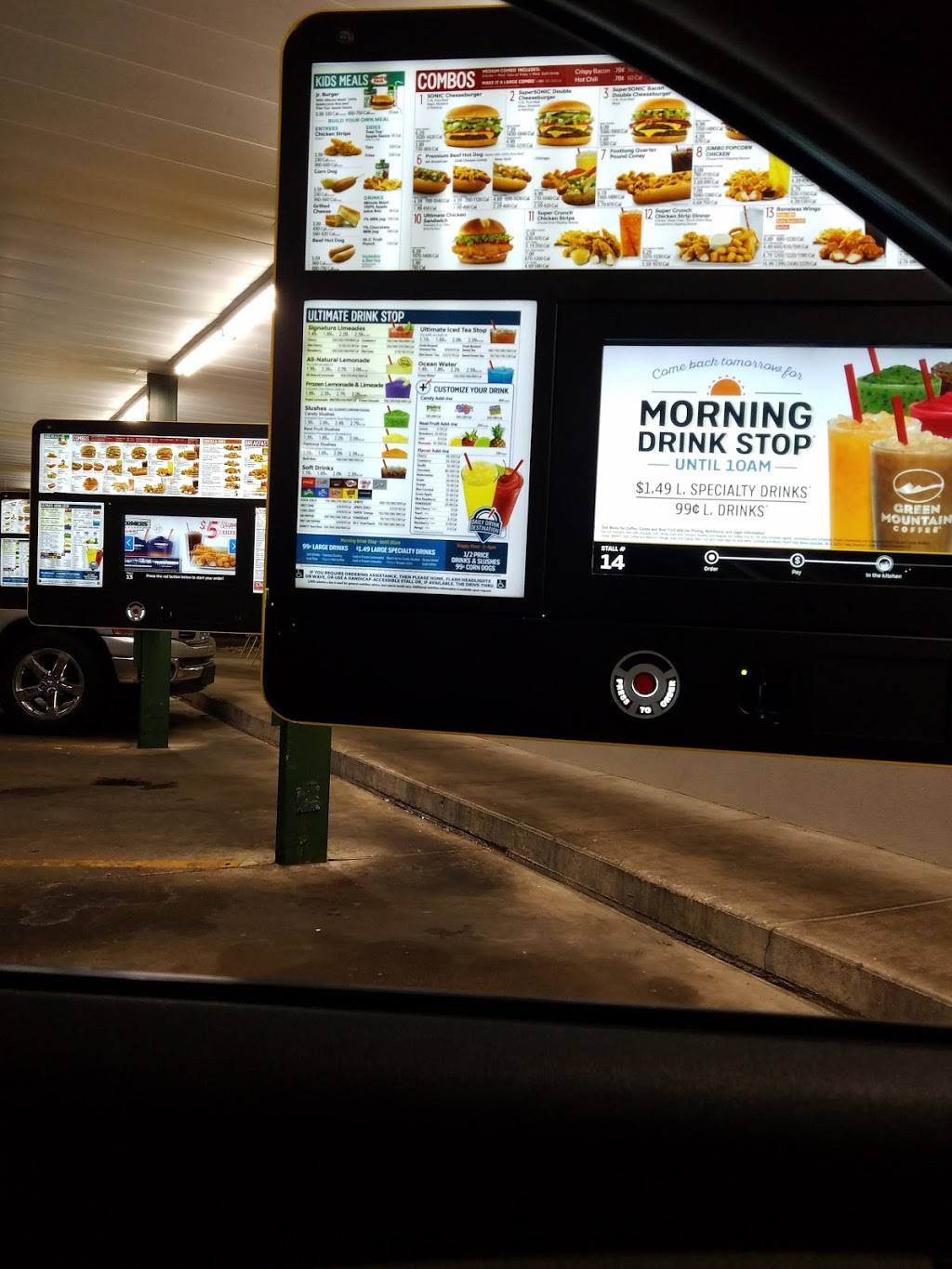 Sonic Drive-In | restaurant | 107 N Rock Rd, Derby, KS 67037, USA | 3167880155 OR +1 316-788-0155