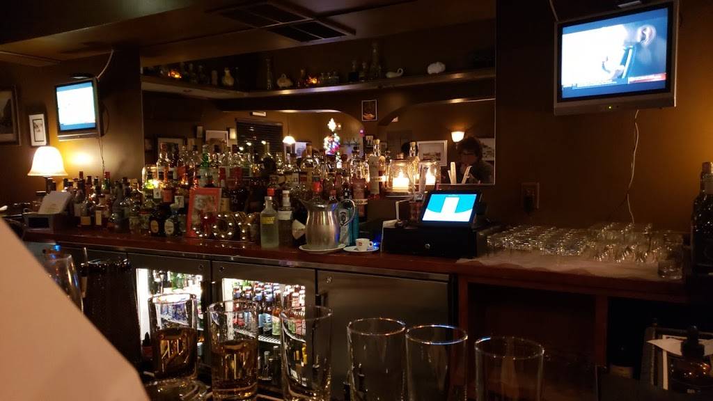 Ellas Fine Food & Drink | restaurant | 2 Tower St, Westerly, RI 02891, USA | 4013150606 OR +1 401-315-0606