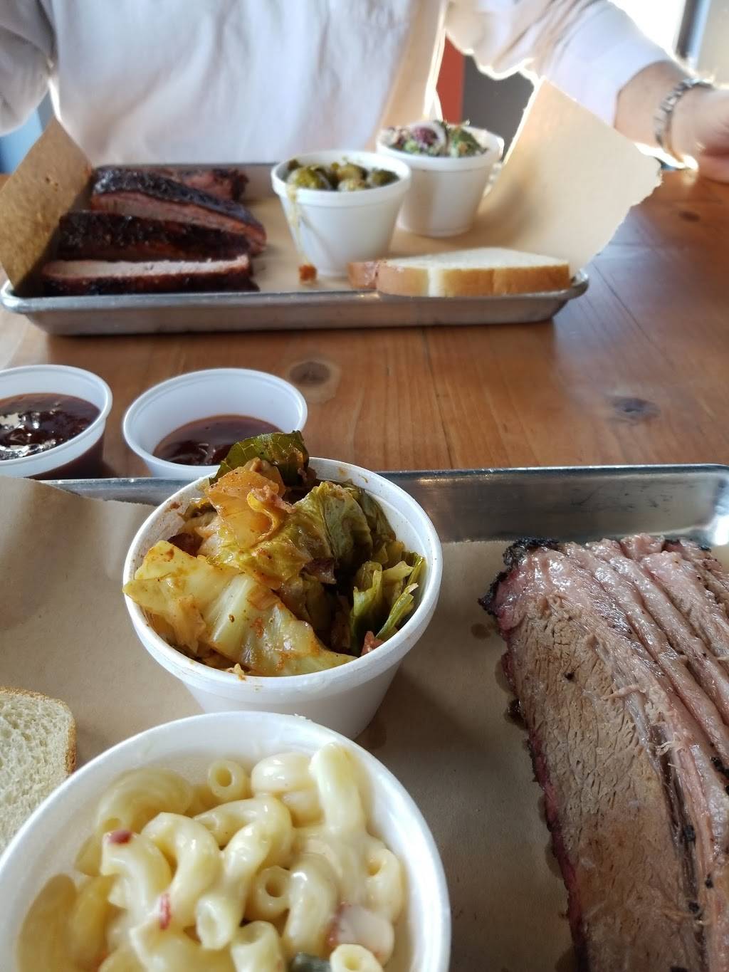 Lucilles BBQ | restaurant | 9011 Lima Rd, Fort Wayne, IN 46818, USA | 2602033937 OR +1 260-203-3937