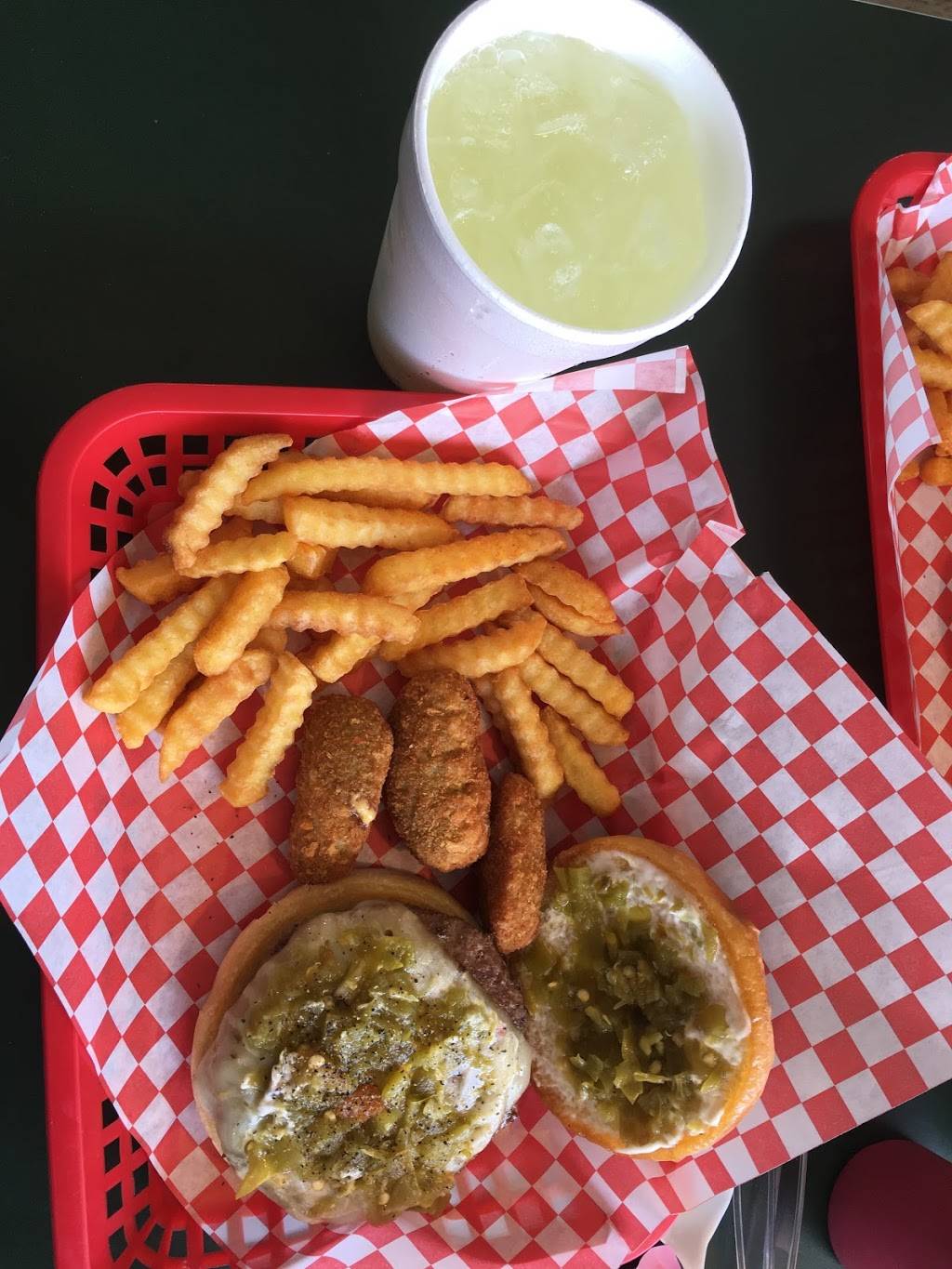 Airways Hamburger | restaurant | 1106 N Collins St, Arlington, TX 76011, USA | 8174611601 OR +1 817-461-1601