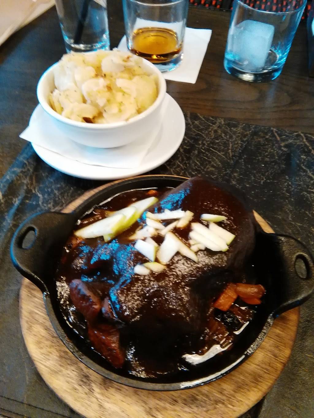 Red Red Wine Bar OC | restaurant | 12 48th St, Ocean City, MD 21842, USA | 4436646801 OR +1 443-664-6801