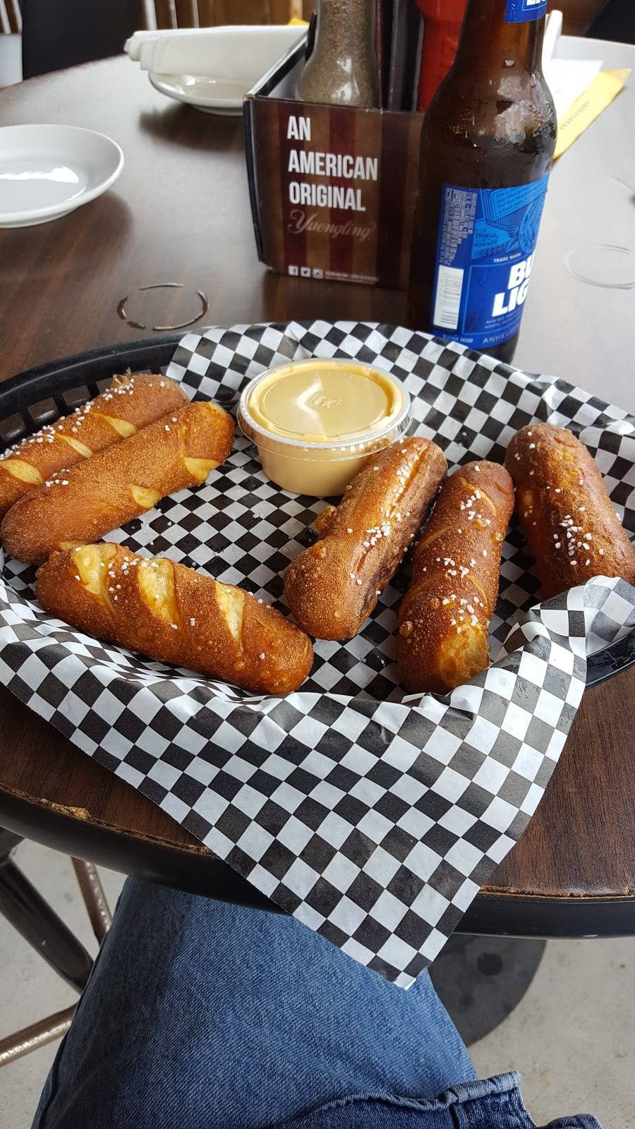 Bogeys Bar & Grill | restaurant | 3535 Upland Ave, Lowellville, OH 44436, USA | 3307506062 OR +1 330-750-6062