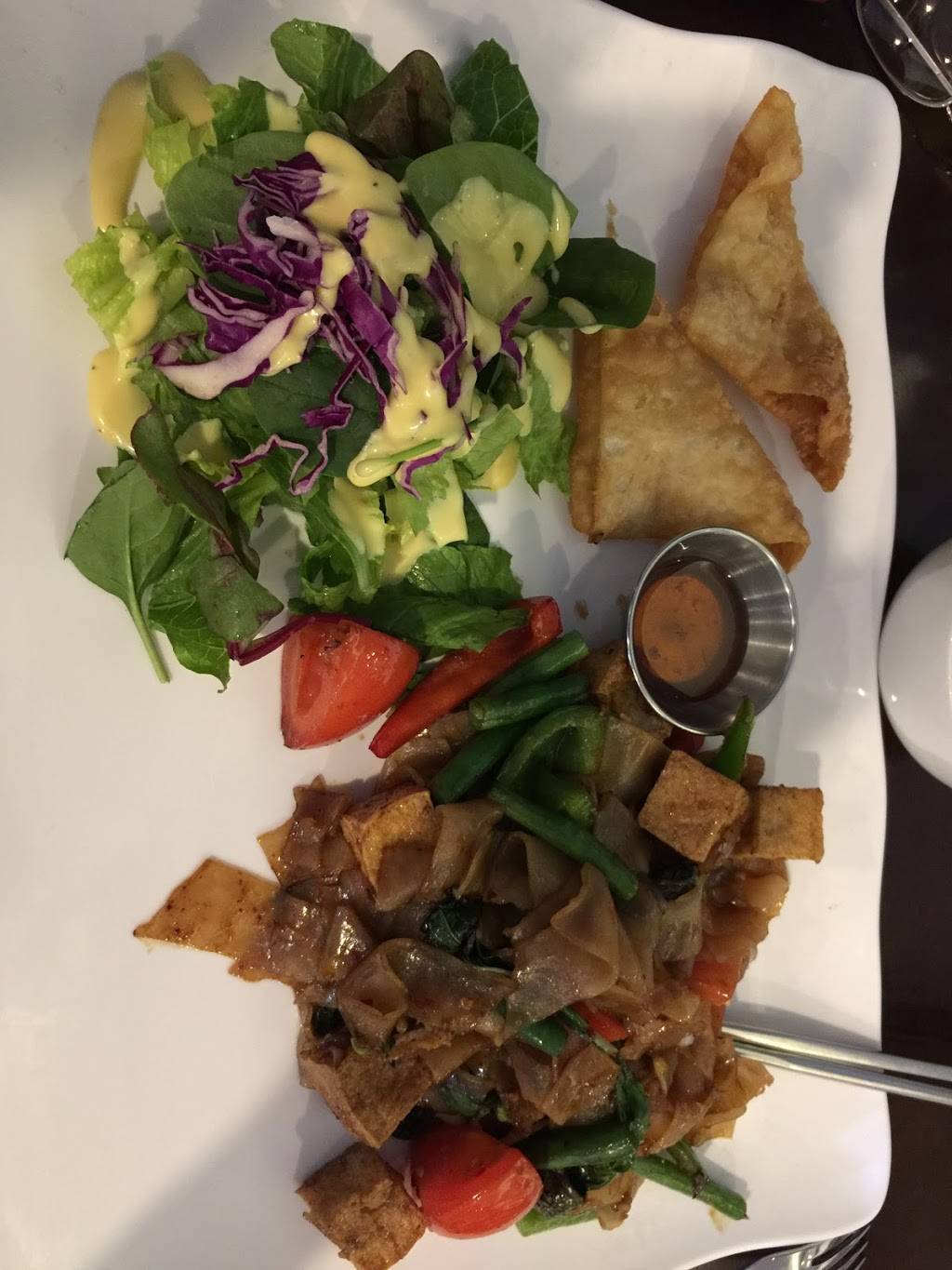 Rocharin Thai Bistro | restaurant | 600 Pacific Coast Hwy #108, Seal Beach, CA 90740, USA | 5625965156 OR +1 562-596-5156