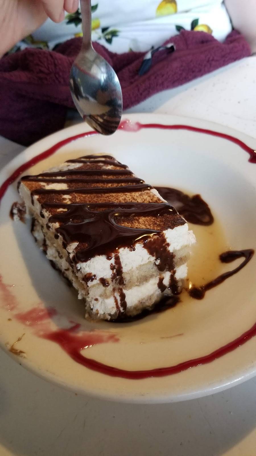 Dinos Grill | restaurant | 645 N McLean Blvd, Memphis, TN 38107, USA | 9012789127 OR +1 901-278-9127