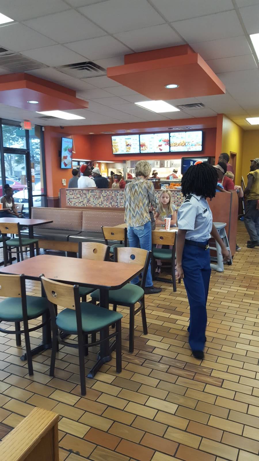 Popeyes Louisiana Kitchen | restaurant | 1320 Delaware Ave, McComb, MS 39648, USA | 6016842697 OR +1 601-684-2697