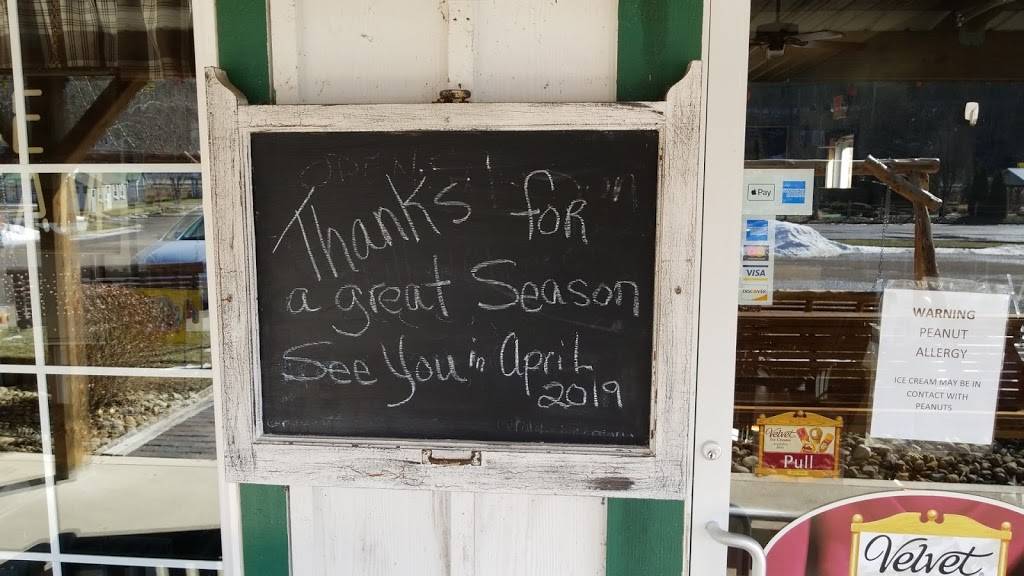 Ralphs Ice Cream | restaurant | 27664 US-33, Rockbridge, OH 43149, USA | 7403855550 OR +1 740-385-5550