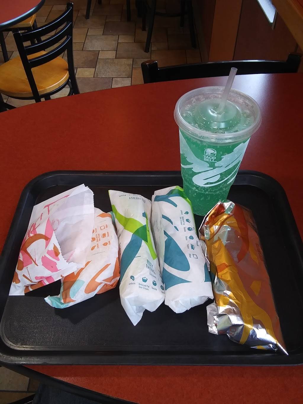 Long John Silvers | restaurant | 1708 S Main St, Farmville, VA 23901, USA | 4343924066 OR +1 434-392-4066