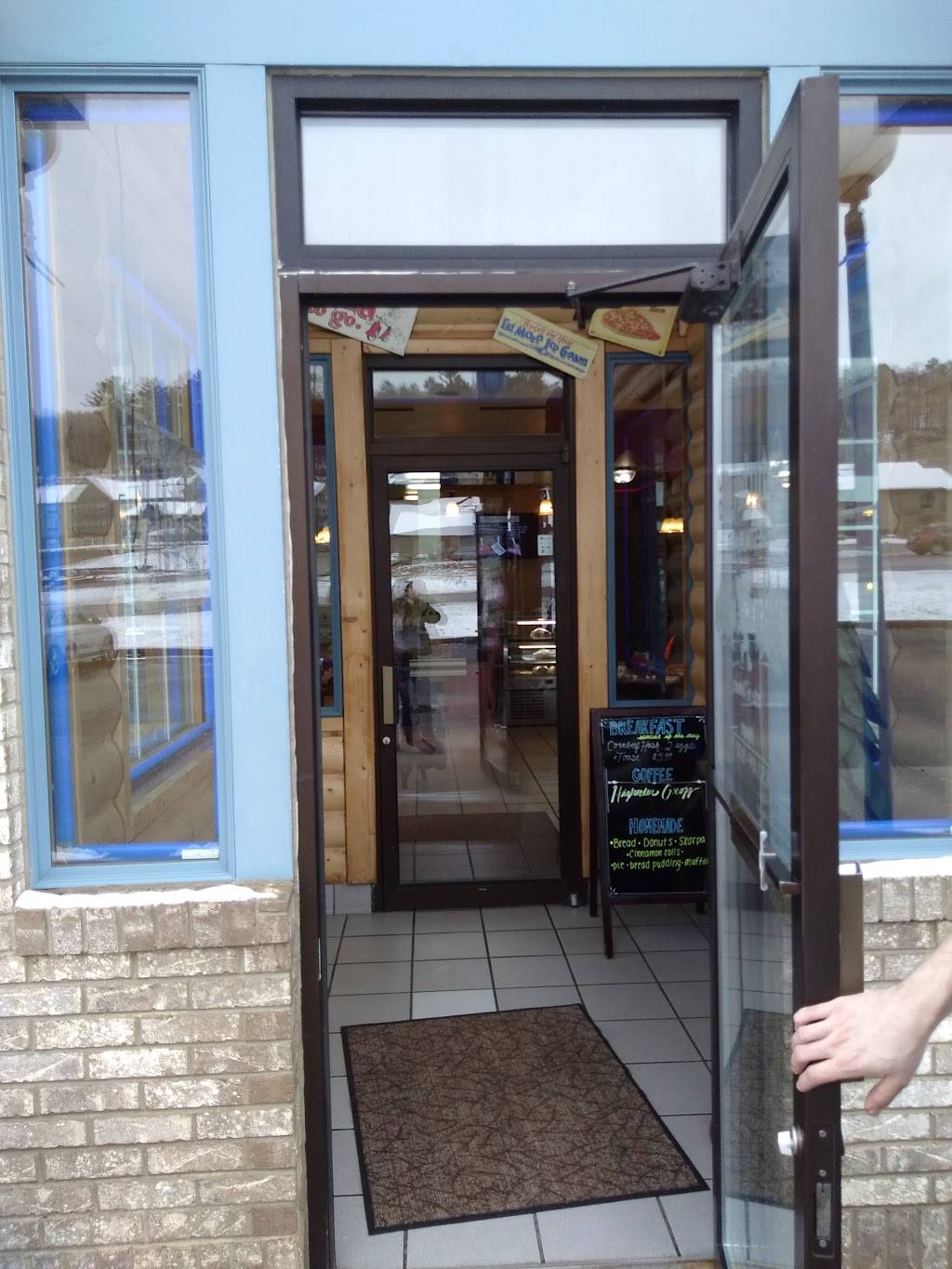 Storheims Restaurant | restaurant | 141 US-2, Iron Mountain, MI 49801, USA | 9067799580 OR +1 906-779-9580