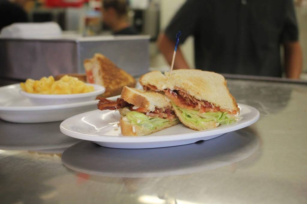 Crossroads 46 Diner | restaurant | 661 W Morgan St, Spencer, IN 47460, USA | 8128292224 OR +1 812-829-2224