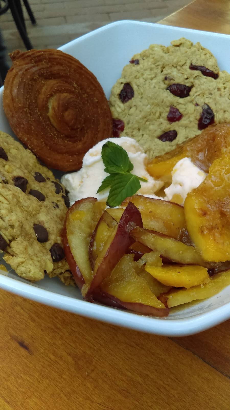 Vinoteca | restaurant | Av. Juárez 170, Pliego, 21400 Tecate, B.C., Mexico | 016655213715 OR +52 665 521 3715