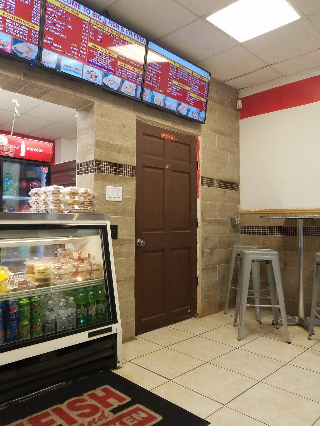 Big J J Fish & Chicken | restaurant | 1114 N Market St, Champaign, IL 61820, USA | 2173514005 OR +1 217-351-4005