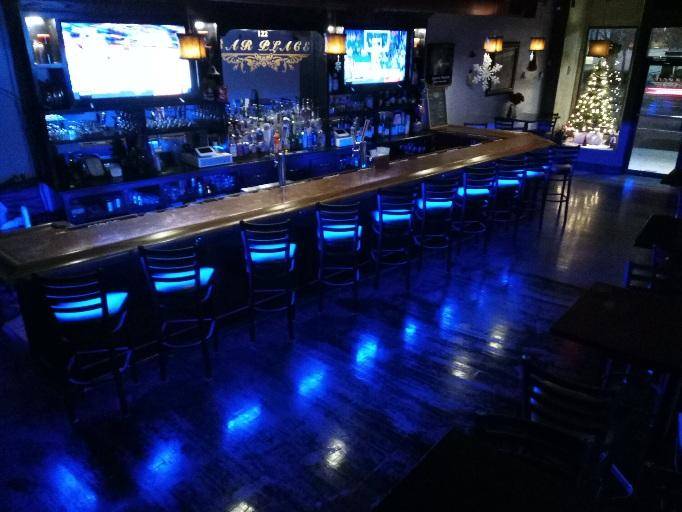 122 Bar Place | restaurant | 122 E Main St, Waterbury, CT 06702, USA | 2037545122 OR +1 203-754-5122