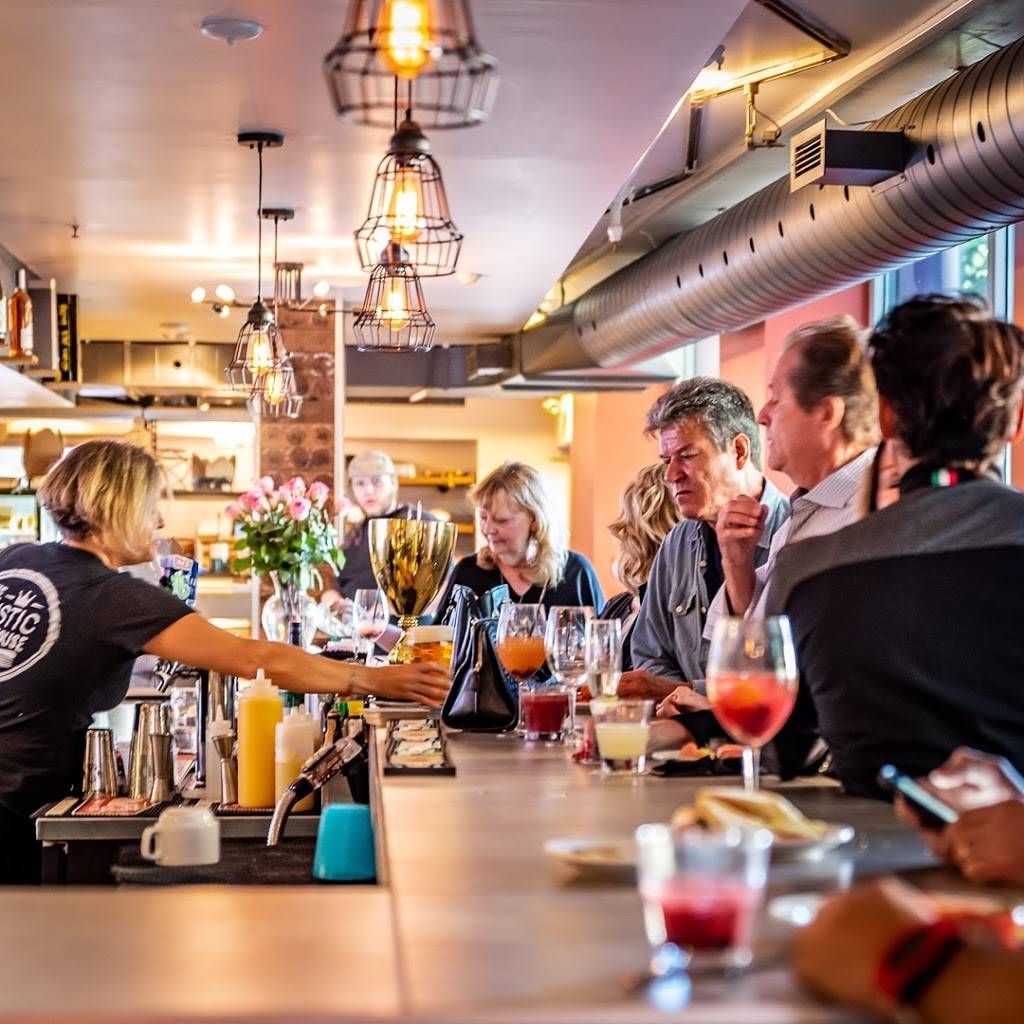 Rustic Social House | restaurant | 2083 Lake Shore Blvd W, Toronto, ON M6S 1A1, Canada | 4162515100 OR +1 416-251-5100