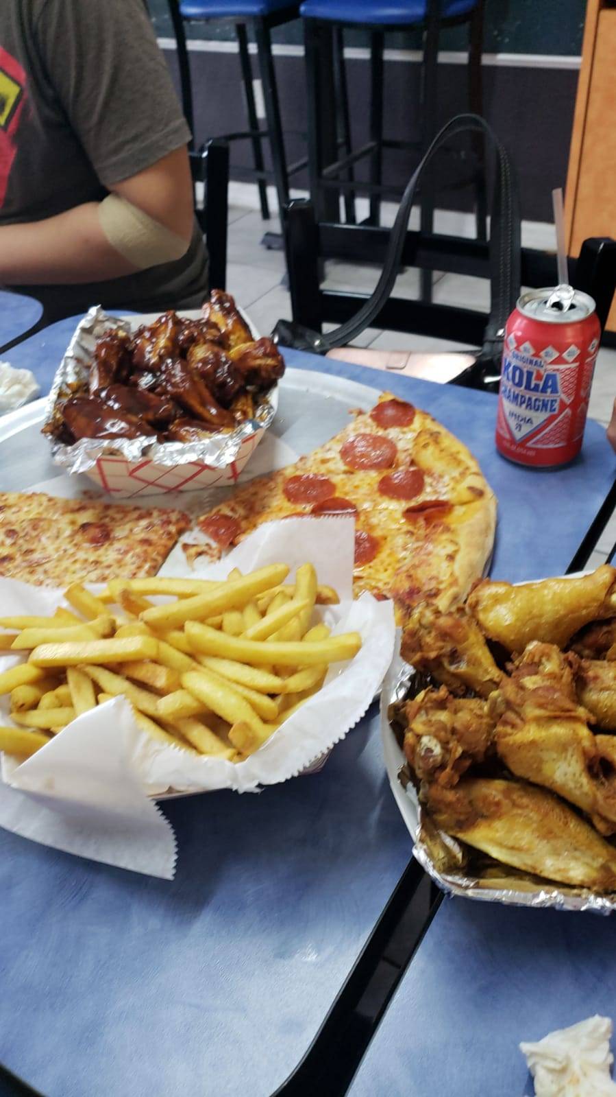 Galaxy Pizza and Subs | restaurant | 1122 E Donegan Ave, Kissimmee, FL 34744, USA | 4074834874 OR +1 407-483-4874