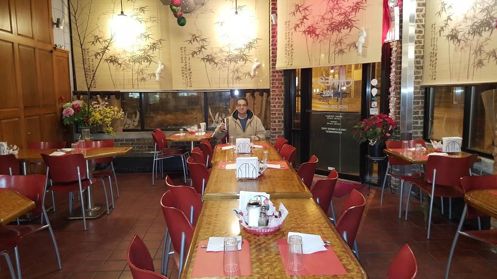 Uncle Mikes Place | restaurant | 1700 W Grand Ave, Chicago, IL 60622, USA | 3122265318 OR +1 312-226-5318