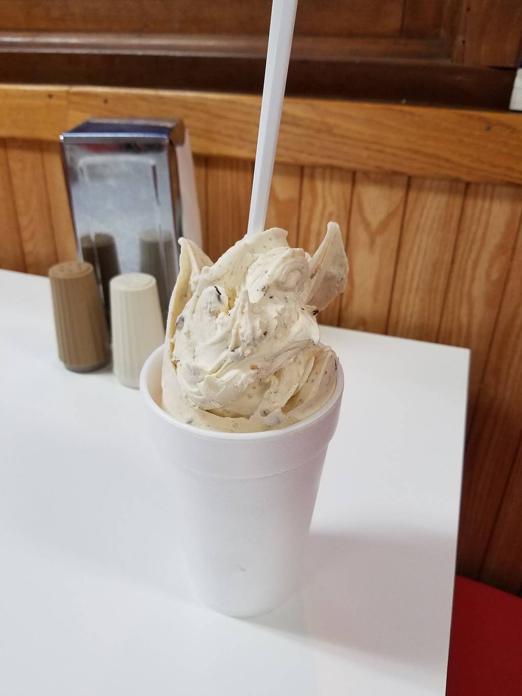 Albia Dairy Bar | restaurant | 803 S Clinton St, Albia, IA 52531, USA | 6419325358 OR +1 641-932-5358