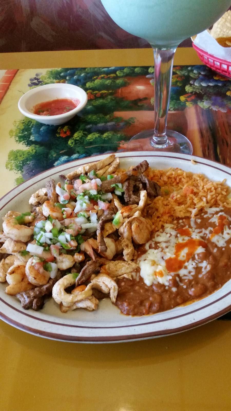 La Carreta | restaurant | 308 E Market St, Celina, OH 45822, USA | 4195864500 OR +1 419-586-4500