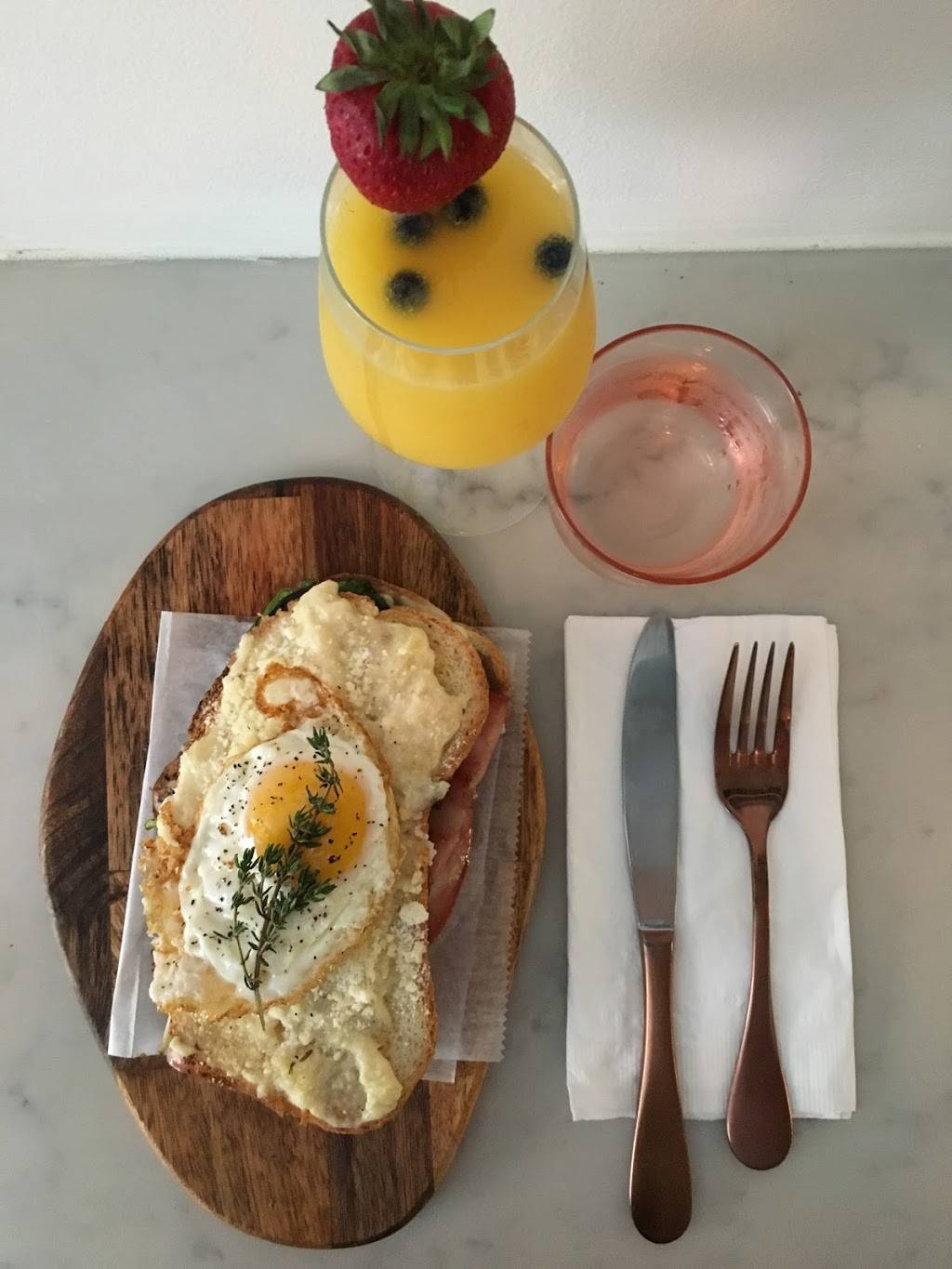 Firefly Petite Cafe Bistro | restaurant | 45-12 43rd Ave, Sunnyside, NY 11104, USA | 7182551591 OR +1 718-255-1591